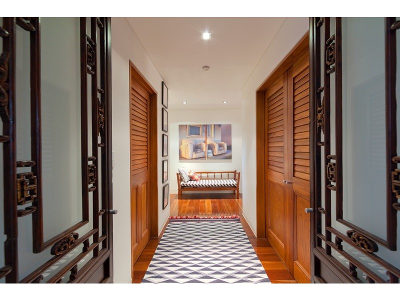 15 Seventh Avenue, St Lucia QLD 4067