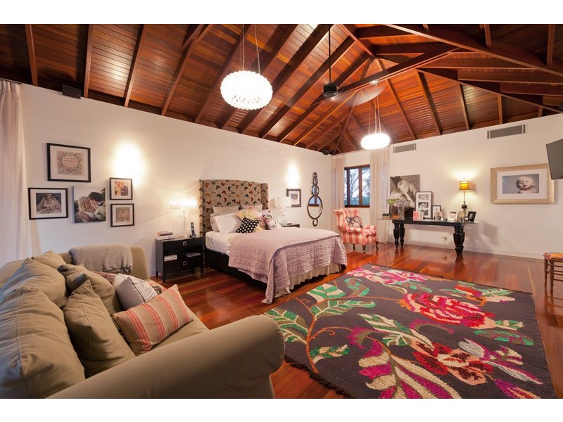 15 Seventh Avenue, St Lucia QLD 4067