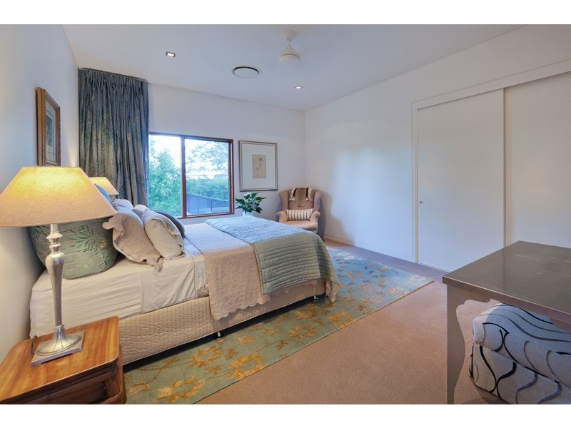 15 Seventh Avenue, St Lucia QLD 4067