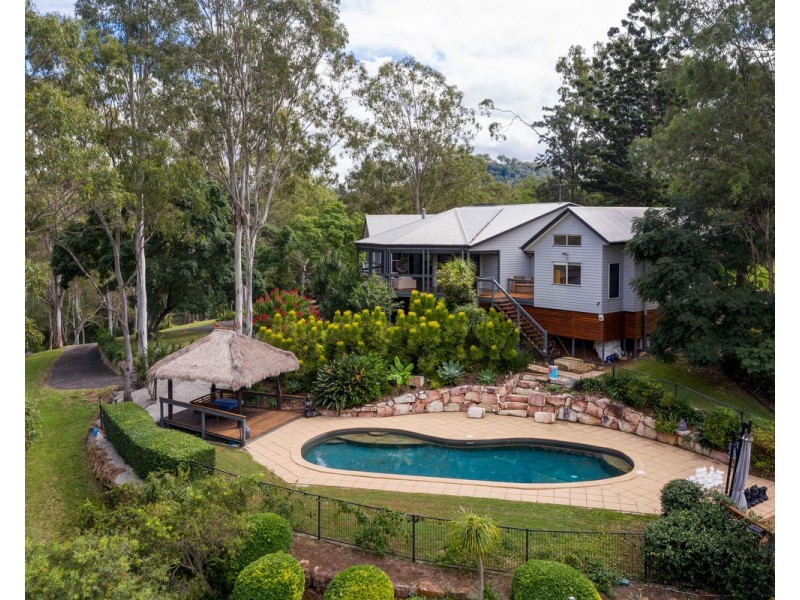 24 Royston Street, Brookfield QLD 4069