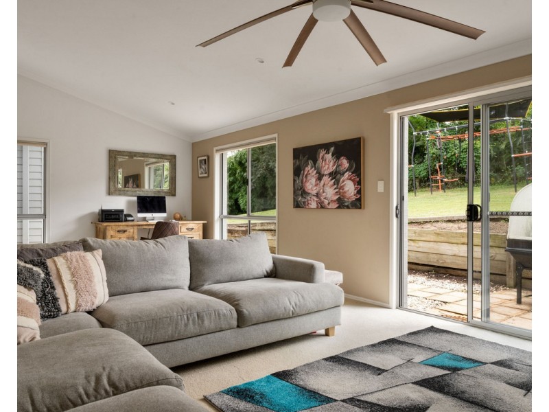 24 Royston Street, Brookfield QLD 4069