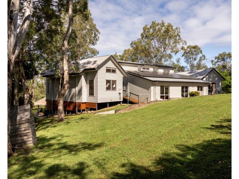 24 Royston Street, Brookfield QLD 4069