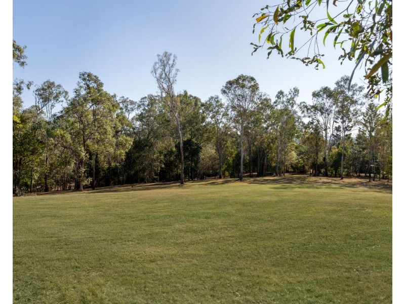26 Upper Brookfield Road, Brookfield QLD 4069