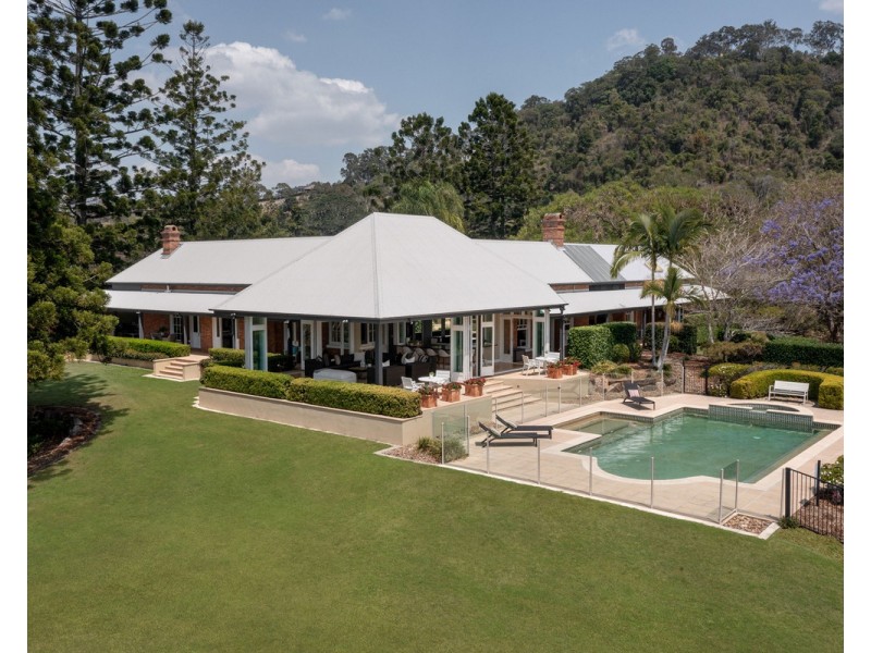 257 Moons Lane, Brookfield QLD 4069