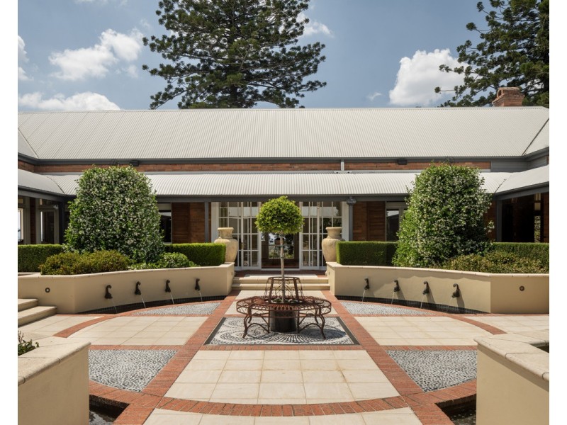 257 Moons Lane, Brookfield QLD 4069