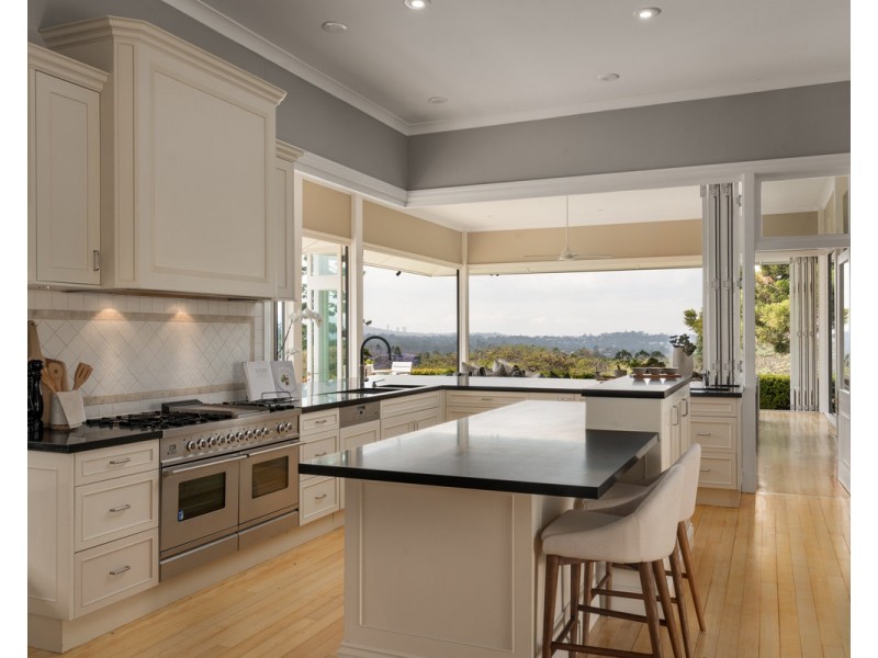 257 Moons Lane, Brookfield QLD 4069