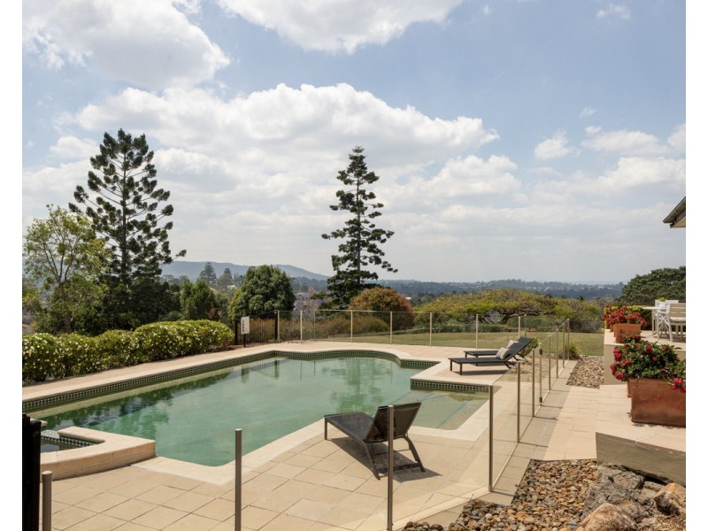 257 Moons Lane, Brookfield QLD 4069