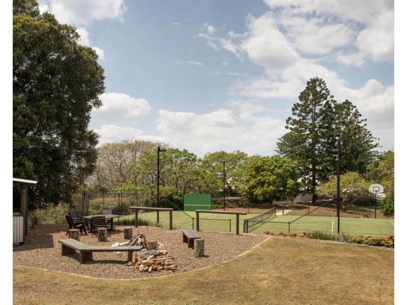 257 Moons Lane, Brookfield QLD 4069