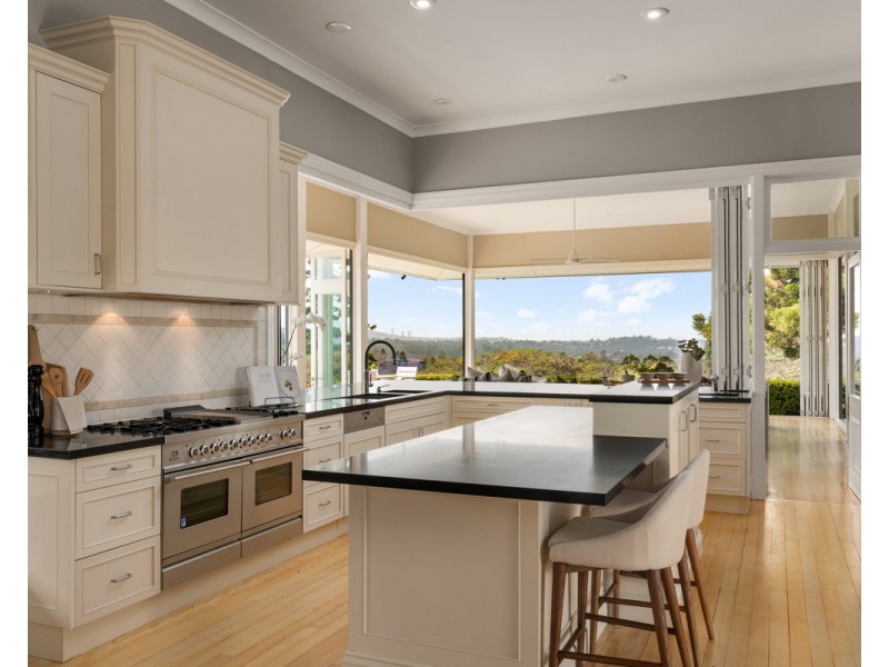 257 Moons Lane, Brookfield QLD 4069