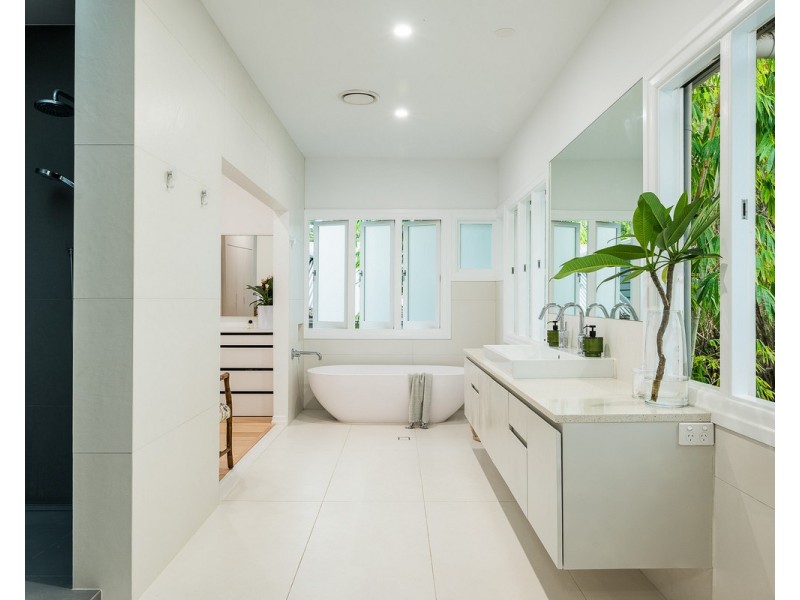 61 Northam Avenue, Bardon QLD 4065