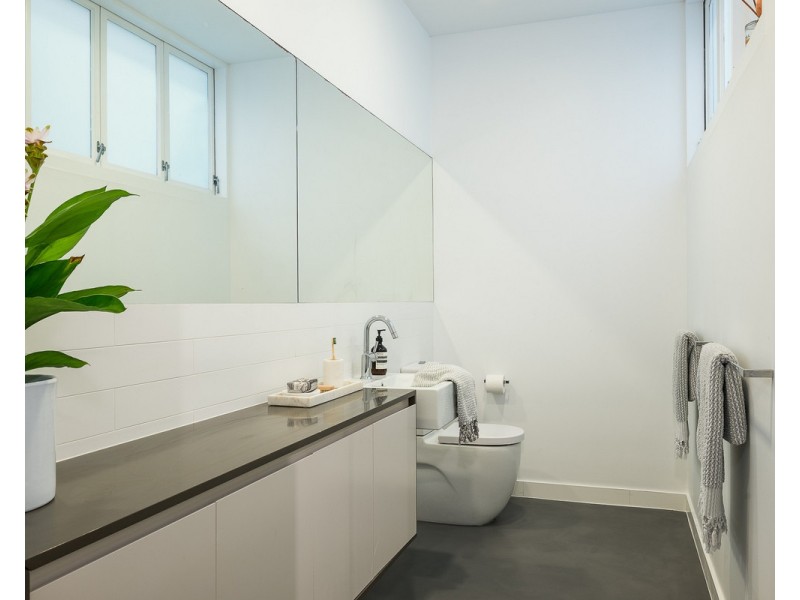 61 Northam Avenue, Bardon QLD 4065