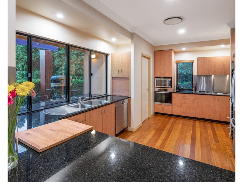 145 Moons Lane, Brookfield QLD 4069