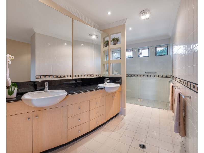 145 Moons Lane, Brookfield QLD 4069