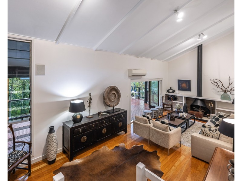 16 Kowhai Street, Kenmore QLD 4069