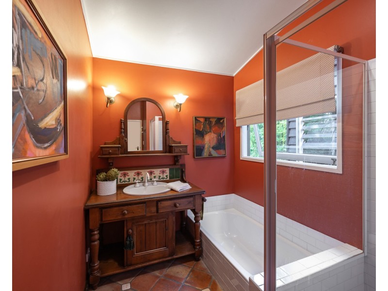 16 Kowhai Street, Kenmore QLD 4069