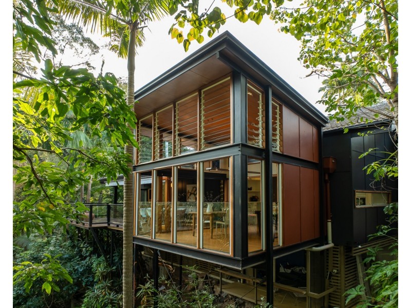 16 Kowhai Street, Kenmore QLD 4069