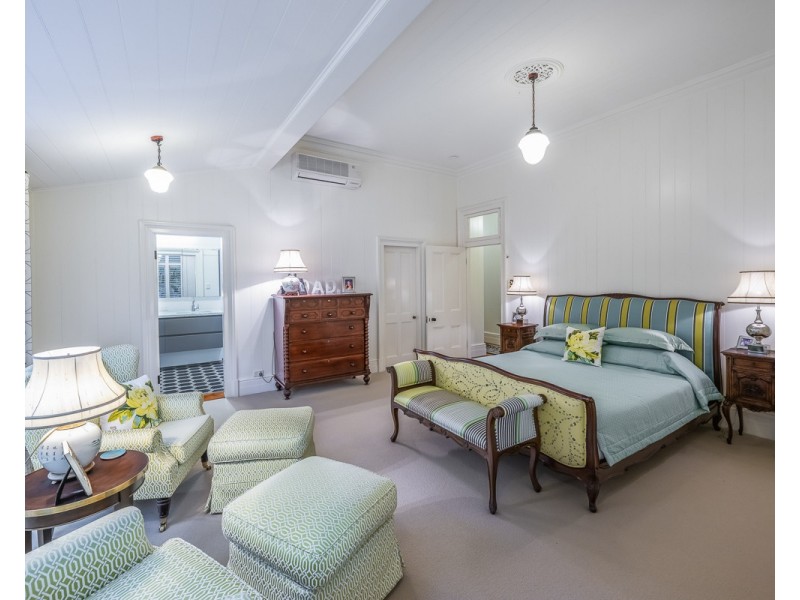 220 Old Farm Road, Pullenvale QLD 4069