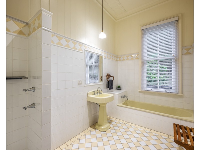 220 Old Farm Road, Pullenvale QLD 4069