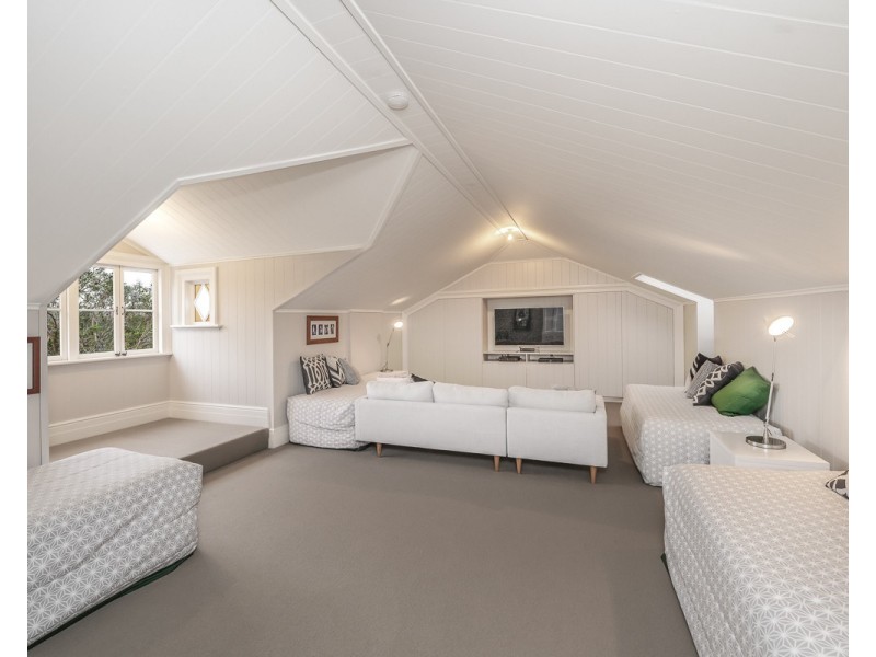 220 Old Farm Road, Pullenvale QLD 4069