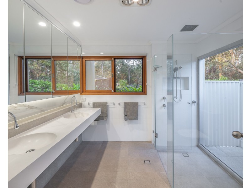 61 Elwood Street, Kenmore Hills QLD 4069