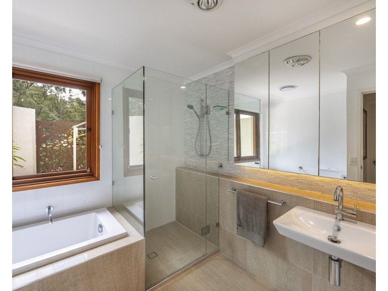 61 Elwood Street, Kenmore Hills QLD 4069