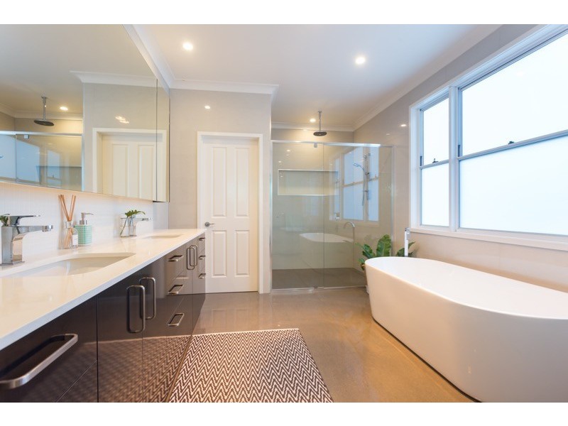 10 Ningana Street, Fig Tree Pocket QLD 4069