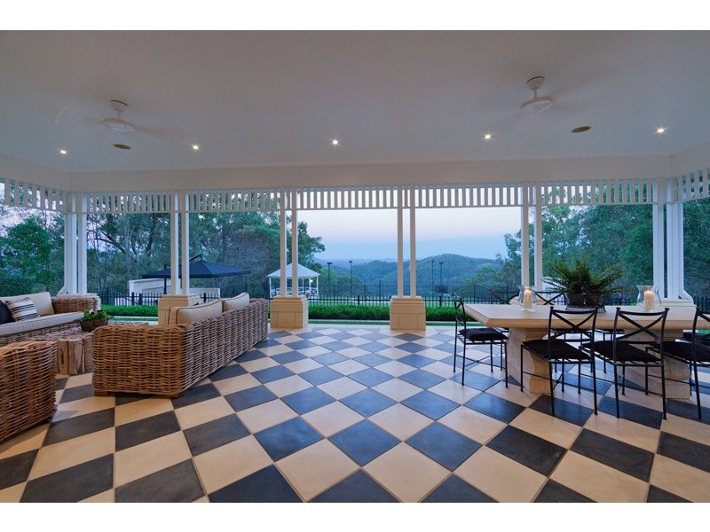 654 Upper Brookfield Road, Upper Brookfield QLD 4069