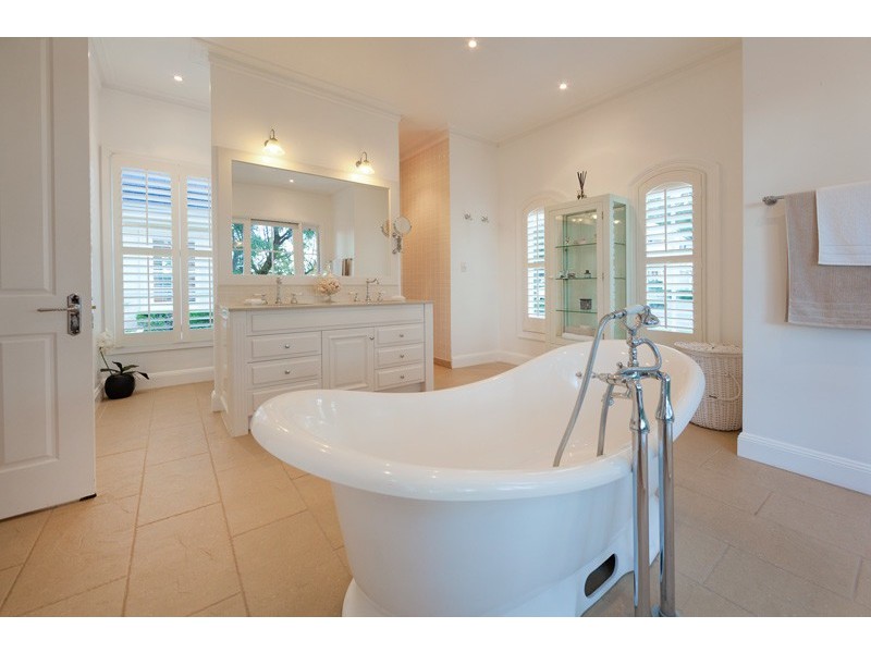 654 Upper Brookfield Road, Upper Brookfield QLD 4069