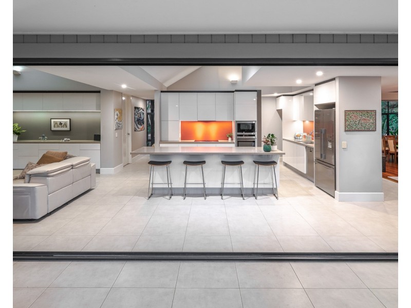 39 Cedarleigh Road, Kenmore QLD 4069