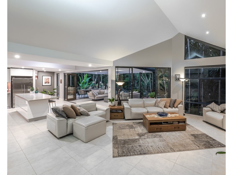 39 Cedarleigh Road, Kenmore QLD 4069