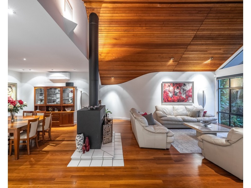 39 Cedarleigh Road, Kenmore QLD 4069