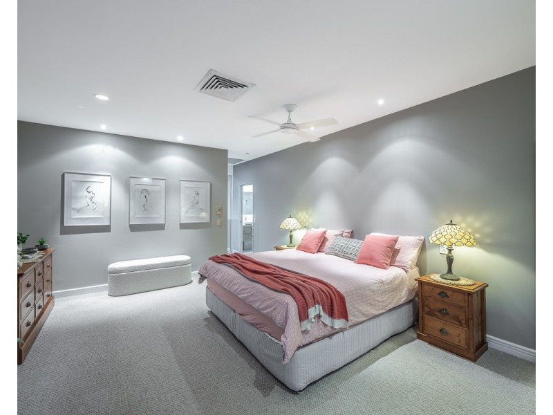 39 Cedarleigh Road, Kenmore QLD 4069