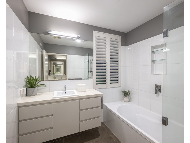 39 Cedarleigh Road, Kenmore QLD 4069