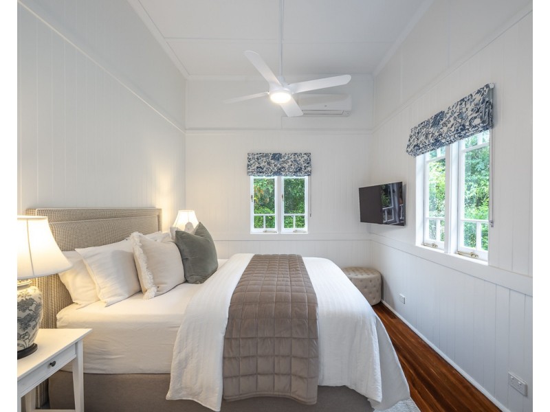82 Airlie Road, Pullenvale QLD 4069