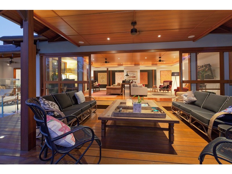 15 Seventh Avenue, St Lucia QLD 4067