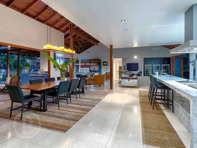 15 Seventh Avenue, St Lucia QLD 4067