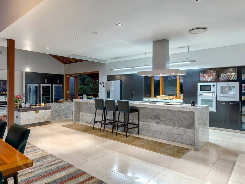 15 Seventh Avenue, St Lucia QLD 4067