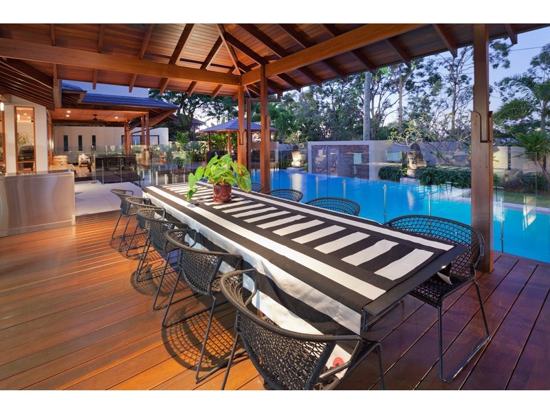 15 Seventh Avenue, St Lucia QLD 4067