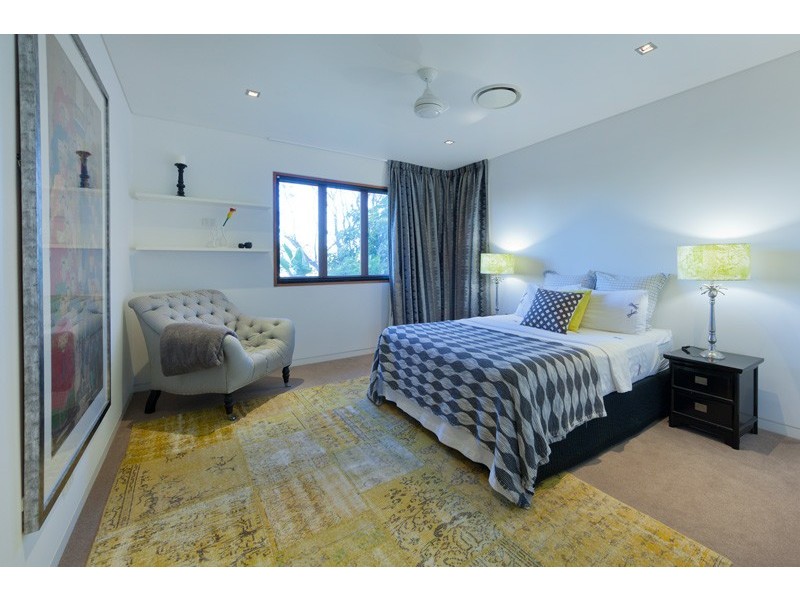 15 Seventh Avenue, St Lucia QLD 4067
