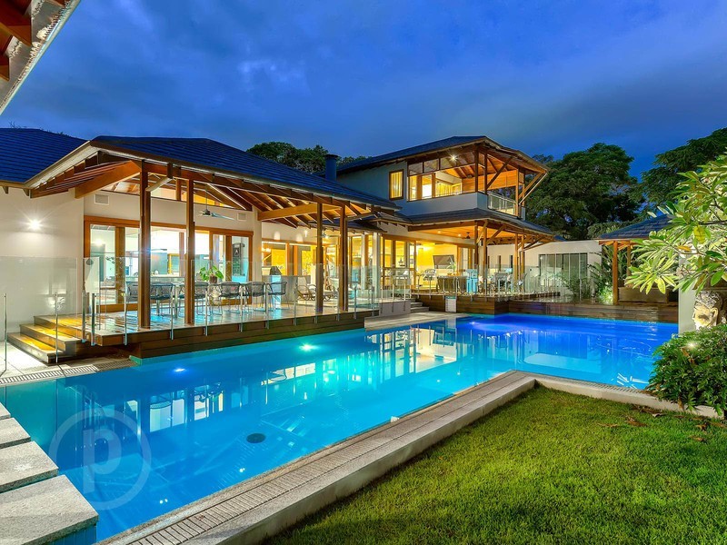15 Seventh Avenue, St Lucia QLD 4067