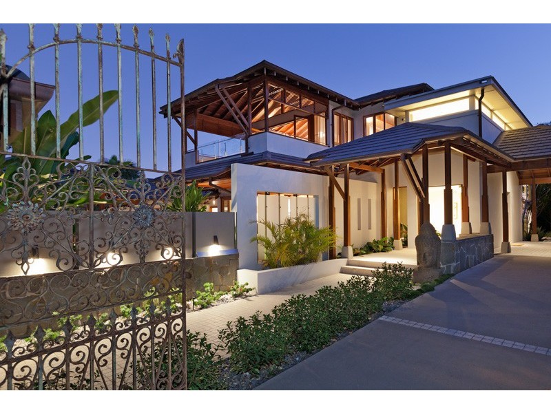 15 Seventh Avenue, St Lucia QLD 4067