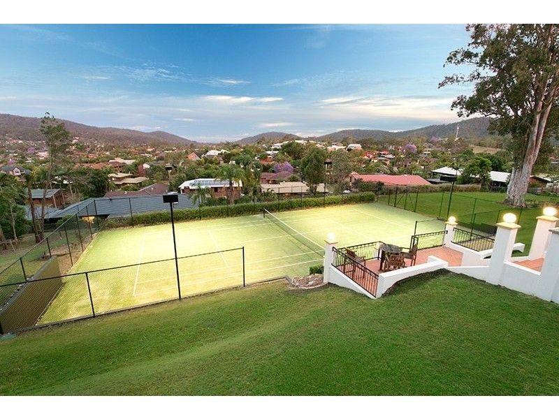 25 Walsall St, The Gap QLD 4061