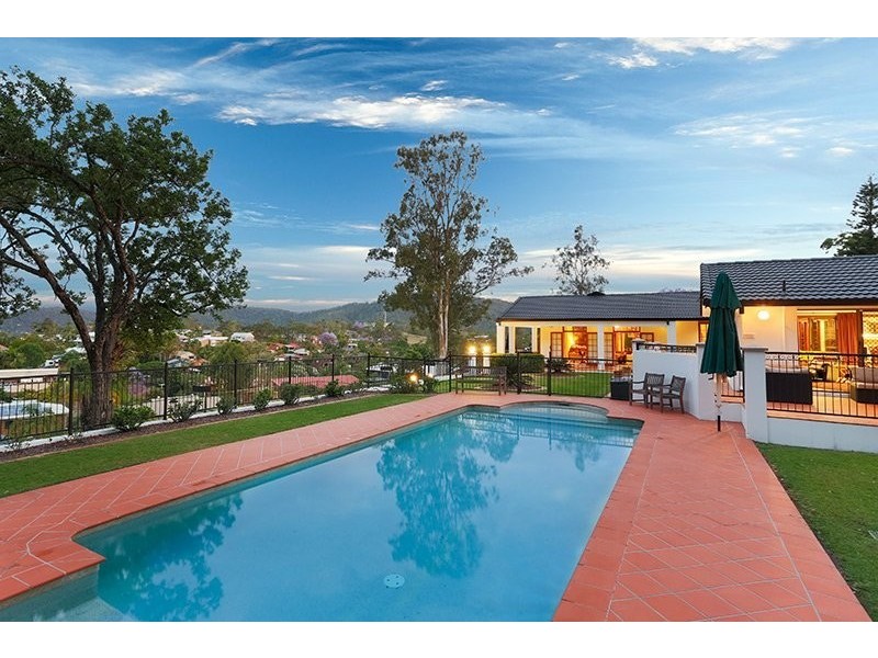 25 Walsall St, The Gap QLD 4061