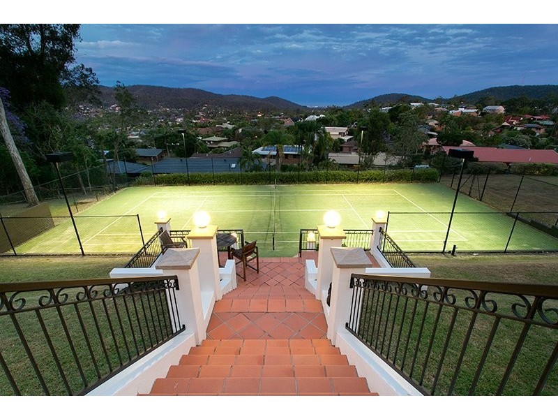 25 Walsall St, The Gap QLD 4061