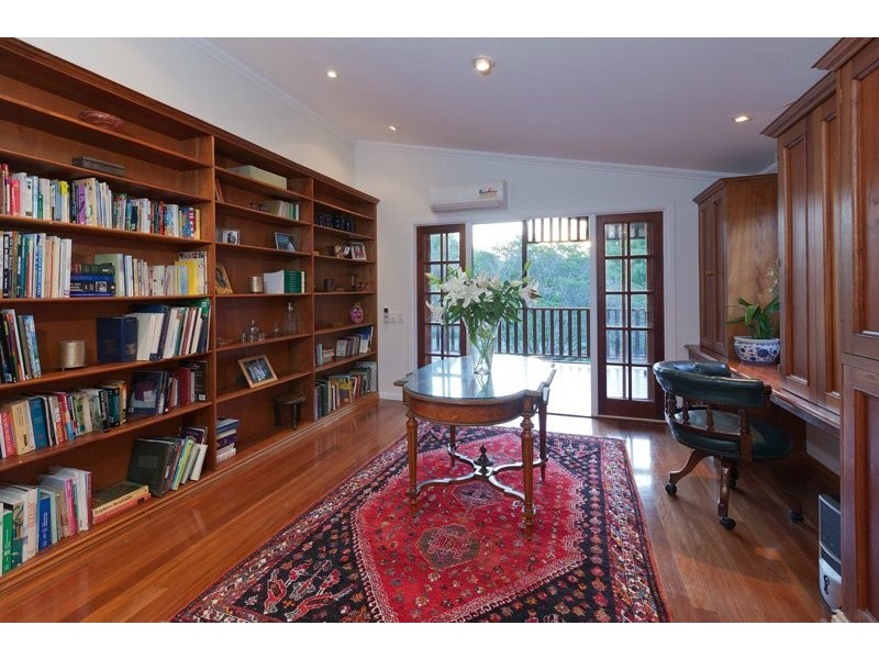7 Jilba St, Indooroopilly QLD 4068