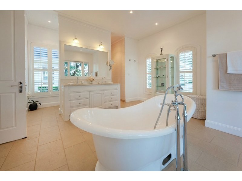 654 Upper Brookfield Road, Upper Brookfield QLD 4069