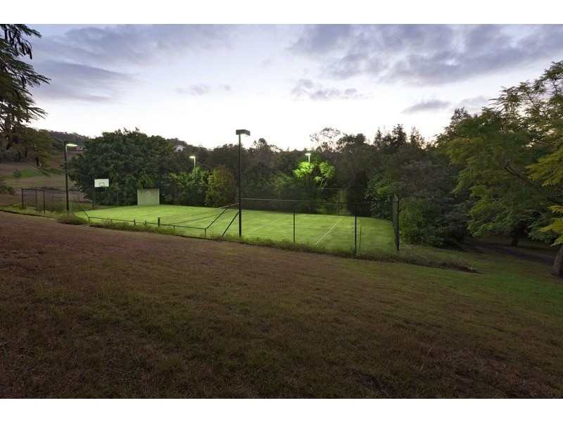 62 Leahey Road, Brookfield QLD 4069