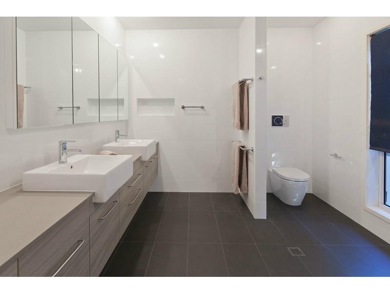 62 Leahey Road, Brookfield QLD 4069