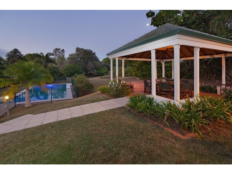 62 Leahey Road, Brookfield QLD 4069