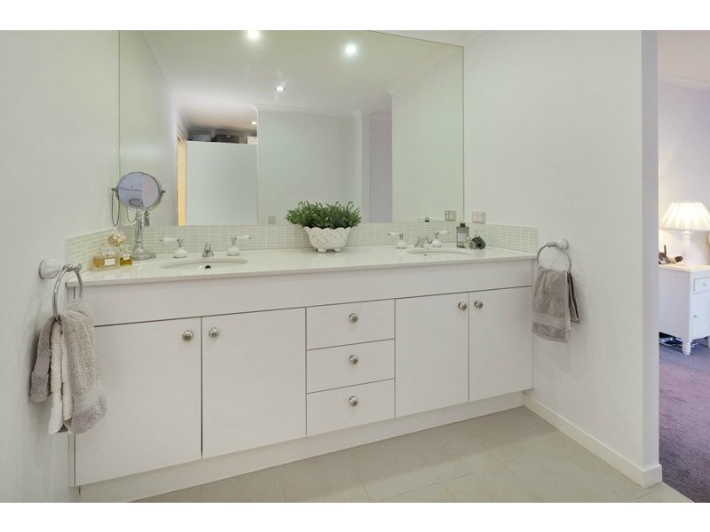 80 Upper Brookfield Road, Brookfield QLD 4069